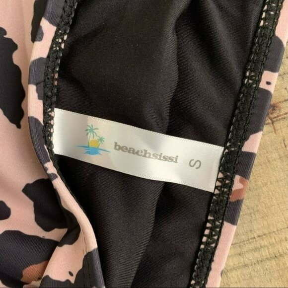 Beach sissi pink leopard print bikini swimsuit bottom size small - Picture 7 of 7